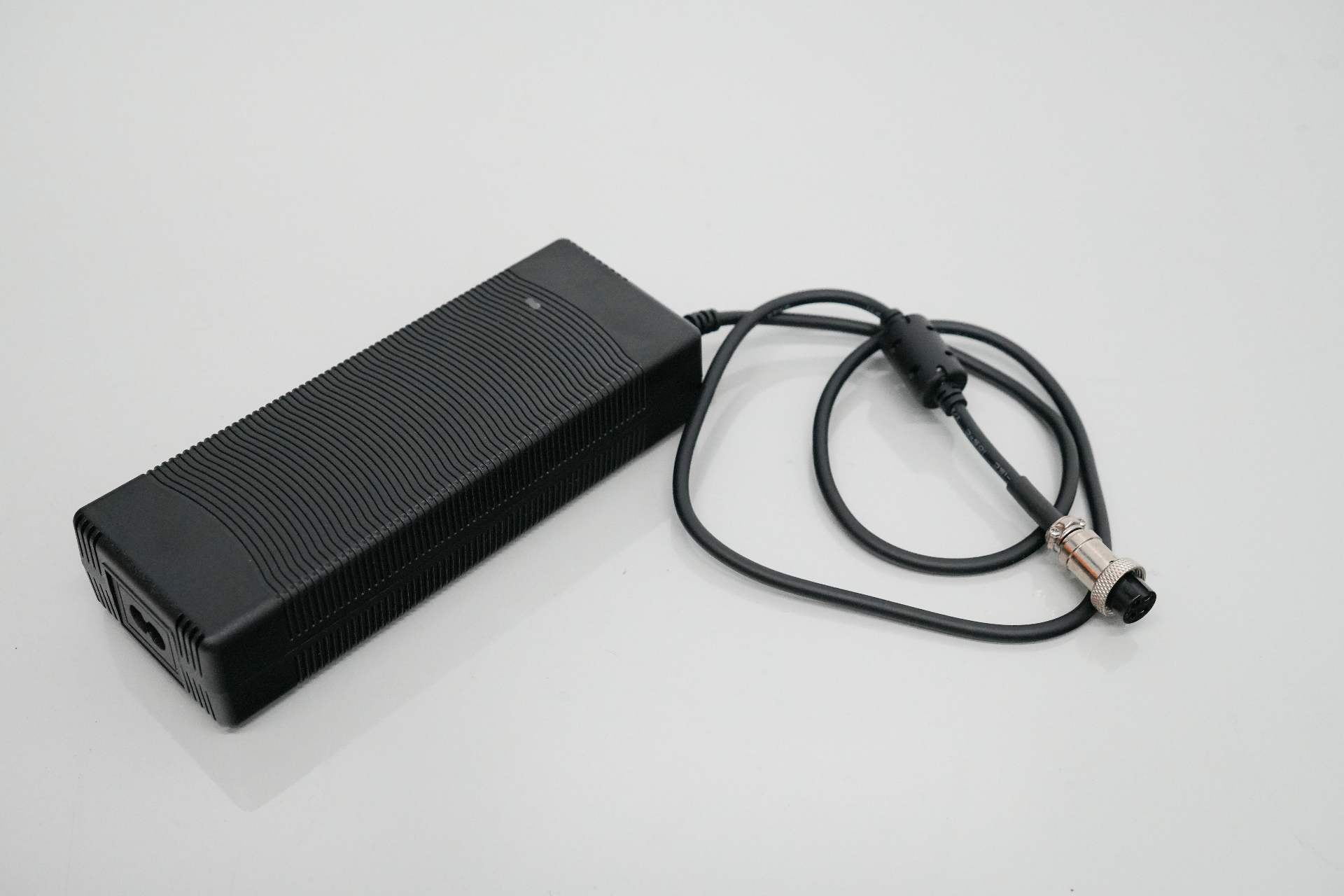 Aero-Jolt universal charger with detachable mains lead and locking output connector